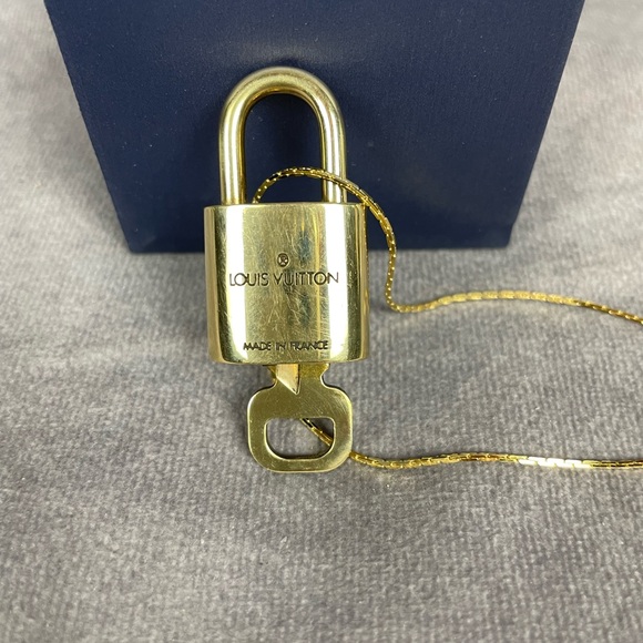 Authentic Louis Vuitton LV Signature Brass Padlock Key 14k Gold Plating Necklace - Picture 3 of 6
